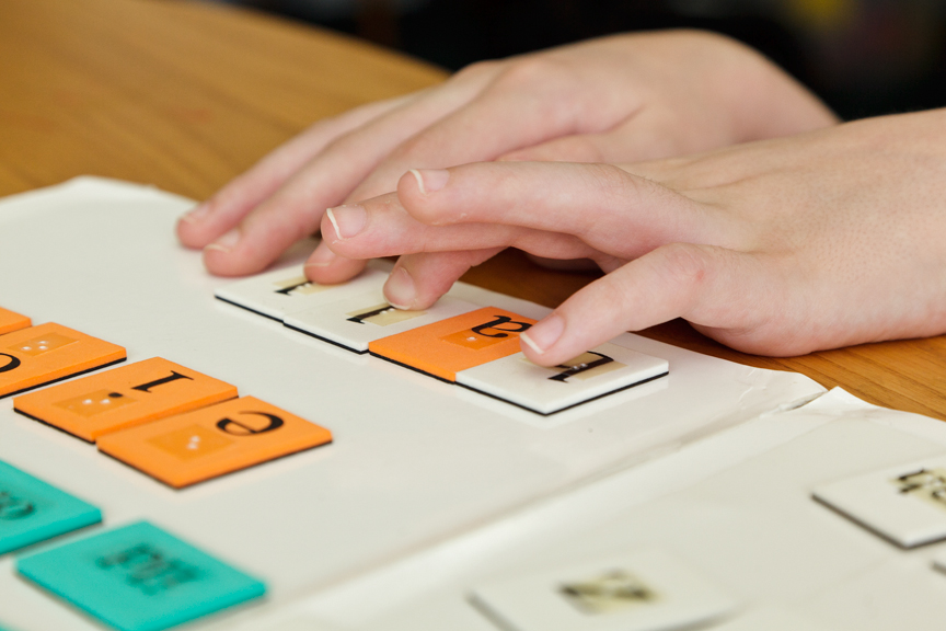 hands using wilson reading system