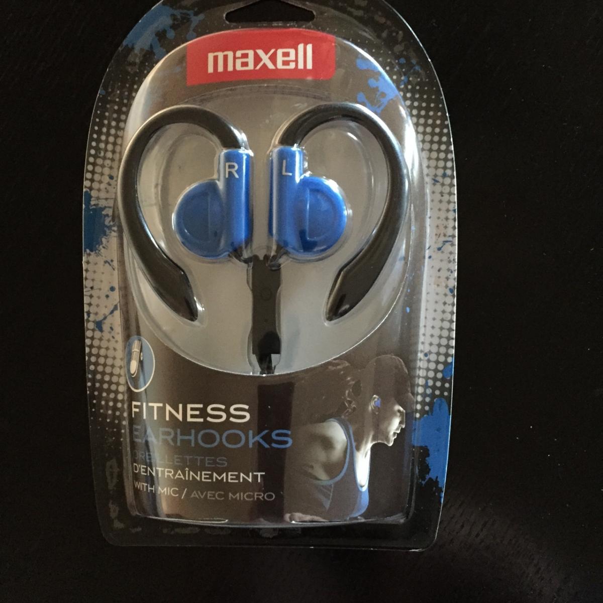 earbuds in package