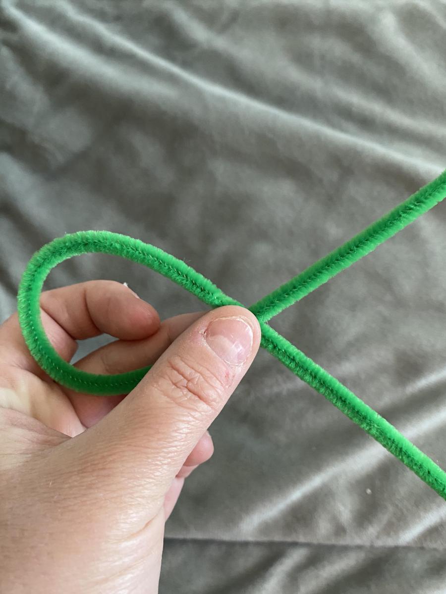 Twisting pipecleaner
