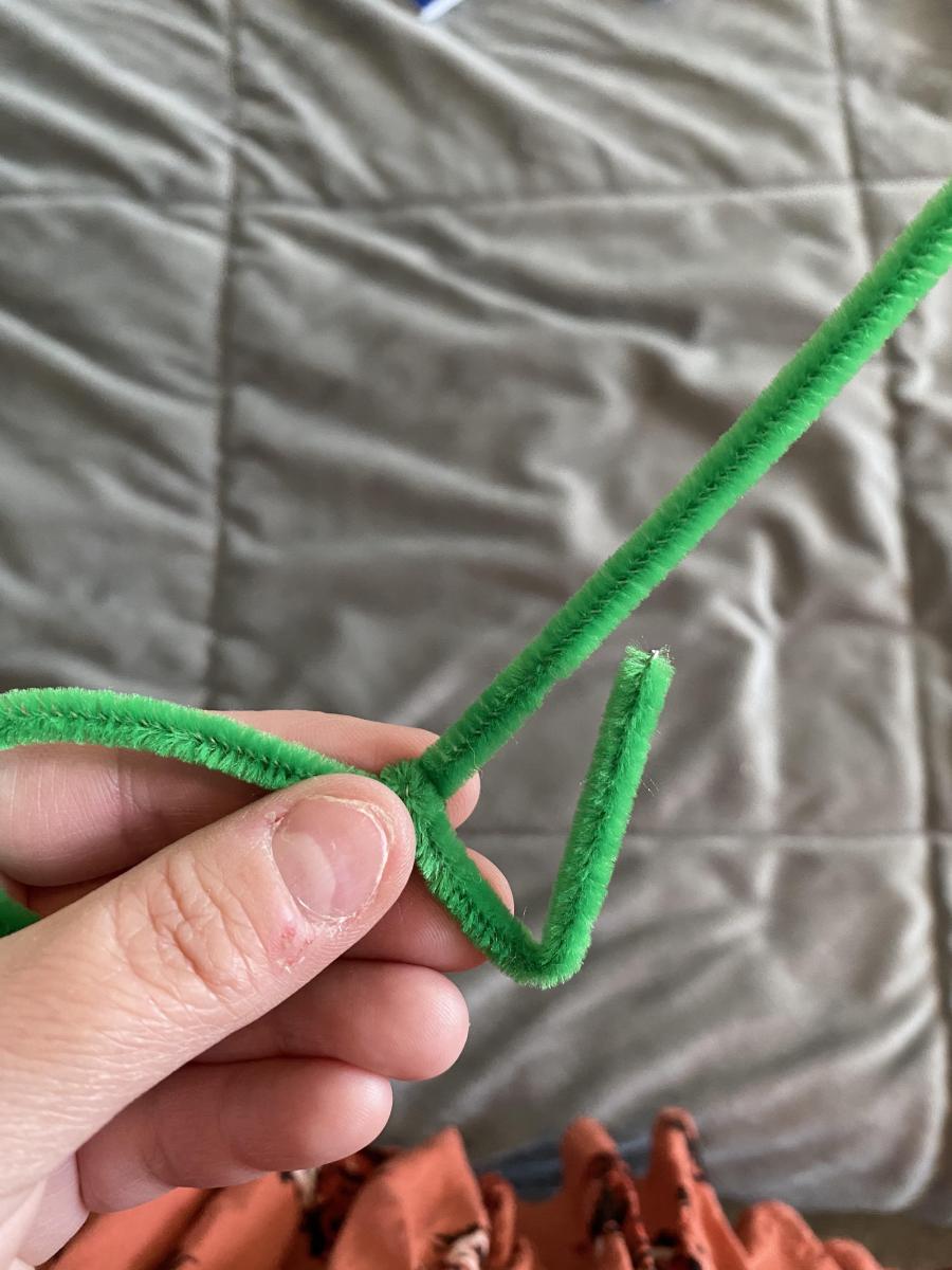 Triangle shape of pipecleaner