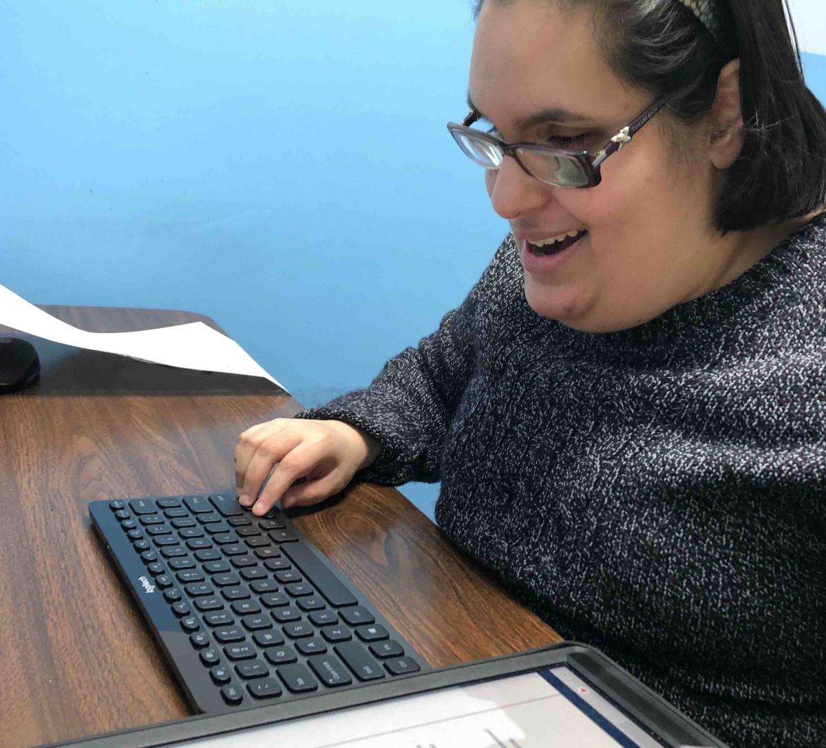 Student typing story about Indian Food