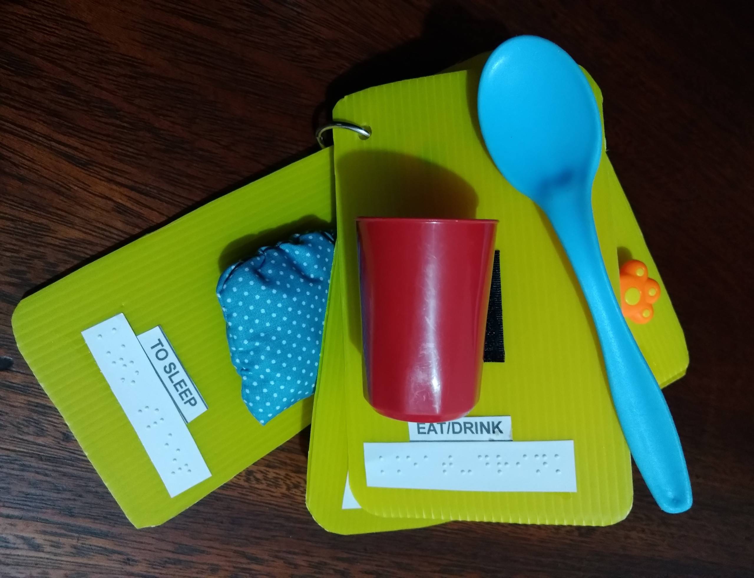 Object card ring with a tangible cup and spoon on one for eating representation.