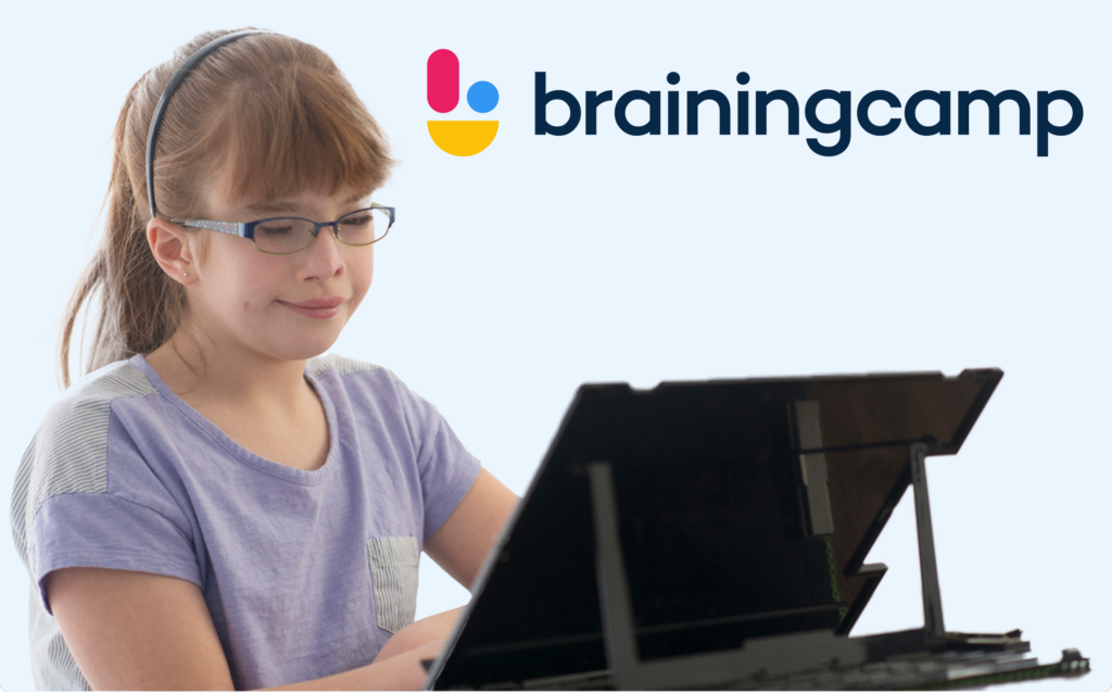 Brainingcamp logo and a students who has a visual impairment using it online.